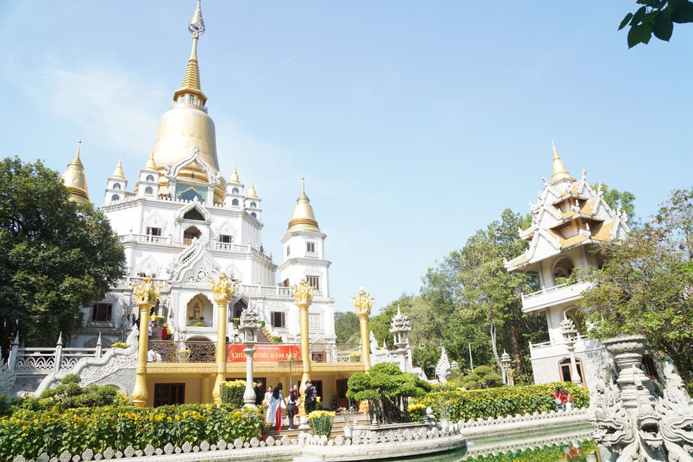 Du khách có thể lựa chọn các phương tiện khác nhau